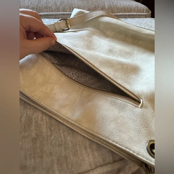 Shiraleah Cream Vegan Leather Shoulder Bag with Practical Design - Picture 7 of 12